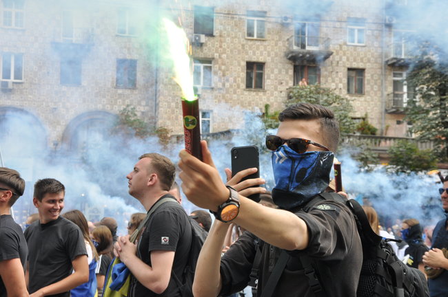 Марш защитников Украины прошел в центре Киева 35