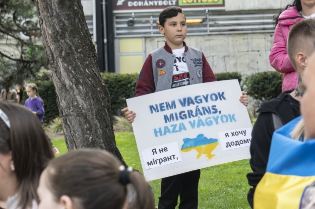 У Будапешті вперше відбувся велелюдний мітинг за Україну, поруч із проросійським 03