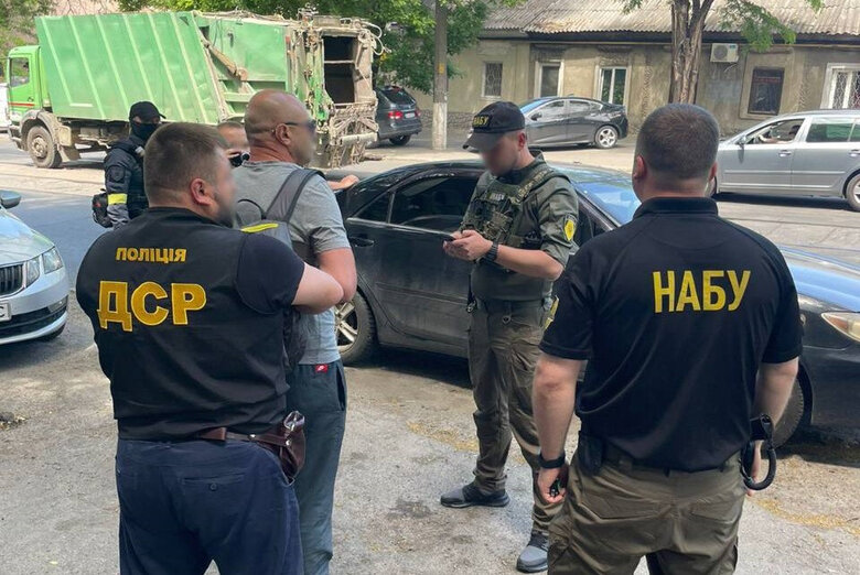 Депутата Одеської облради затримано під час одержання 120 тис. грн хабаря 02