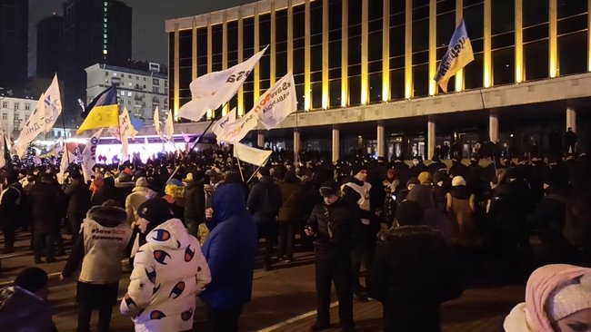 Зе, ответь за базар!, - ФОПы протестуют возле ДК Украина перед концертом 95 квартала 14