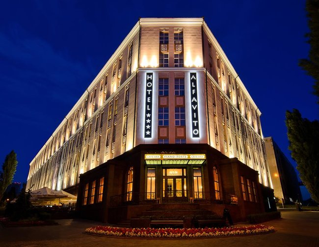 Кому принадлежат самые дорогие гостиницы Украины 32
