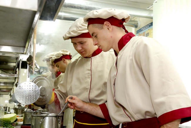 Для практики курсантов Военной академии Одессы создана современная лаборатория по приготовлению пищи, - Минобороны 05