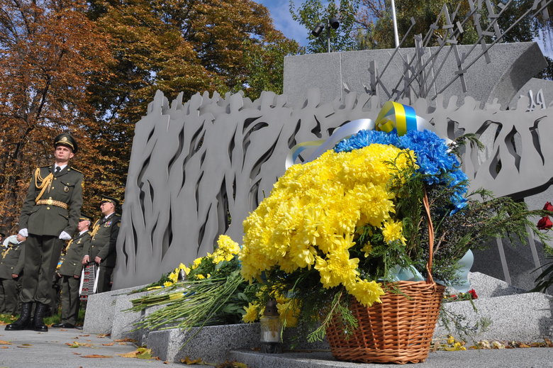 В Киеве почтили память погибших за свободу и независимость Украины 45