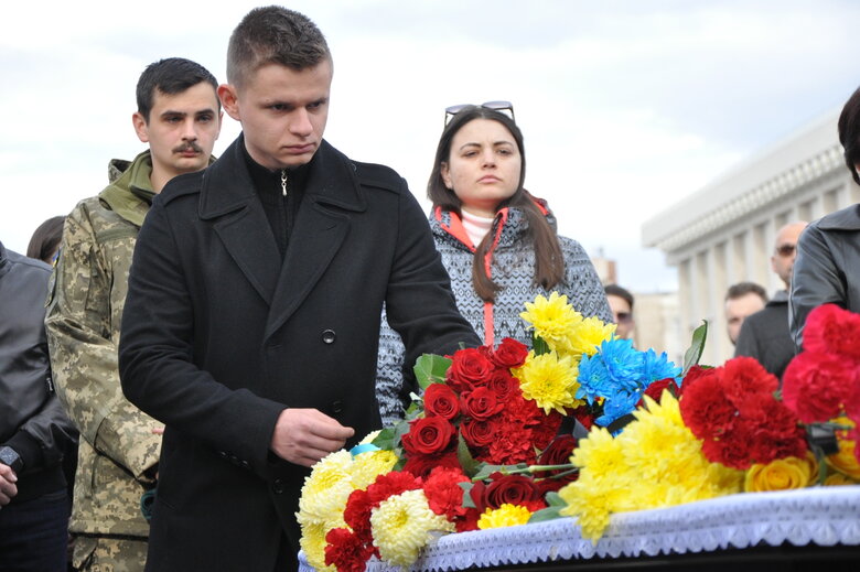 Прощання з морпіхом Максимом Токаревим, який загинув, захищаючи Україну, відбулося на Майдані Незалежності 12