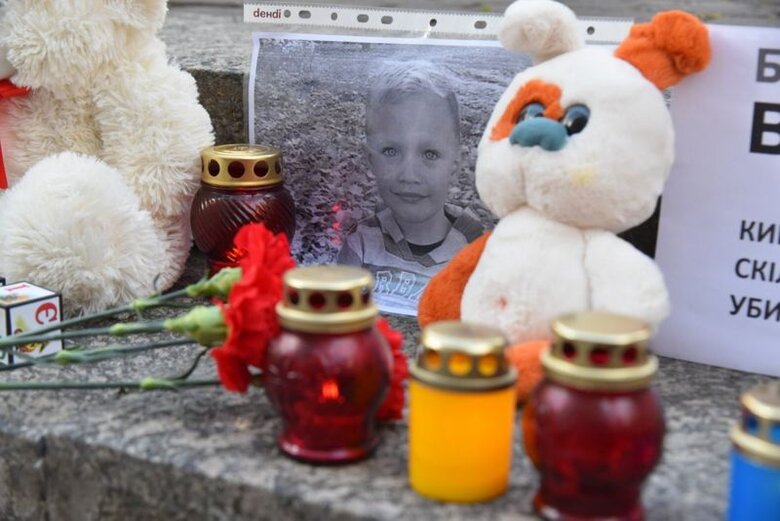 Убивство 5-річного Кирила Тлявова: чому суд виправдав обвинувачених, які стріляли 01