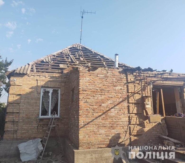 The police record the consequences of shelling by Russian troops in Nikopol, 48 reports of destruction have already been received 02