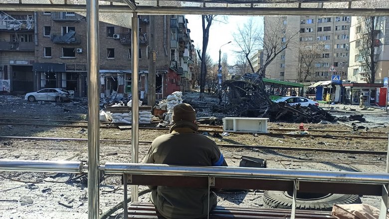 Наслідки падіння збитої російської крилатої ракети на Куренівку в Києві 29