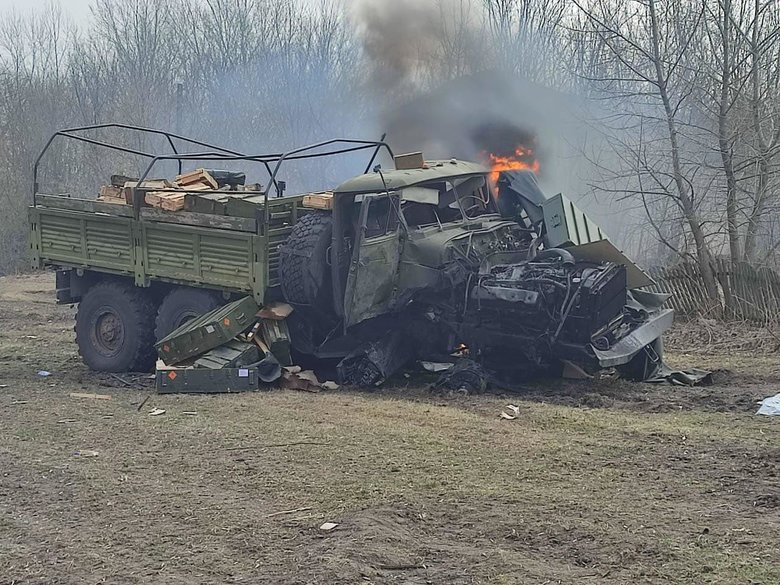 Українські воїни знищили танк, 2 броньованих автомобілі та вантажівку на Сіверському напрямку 04