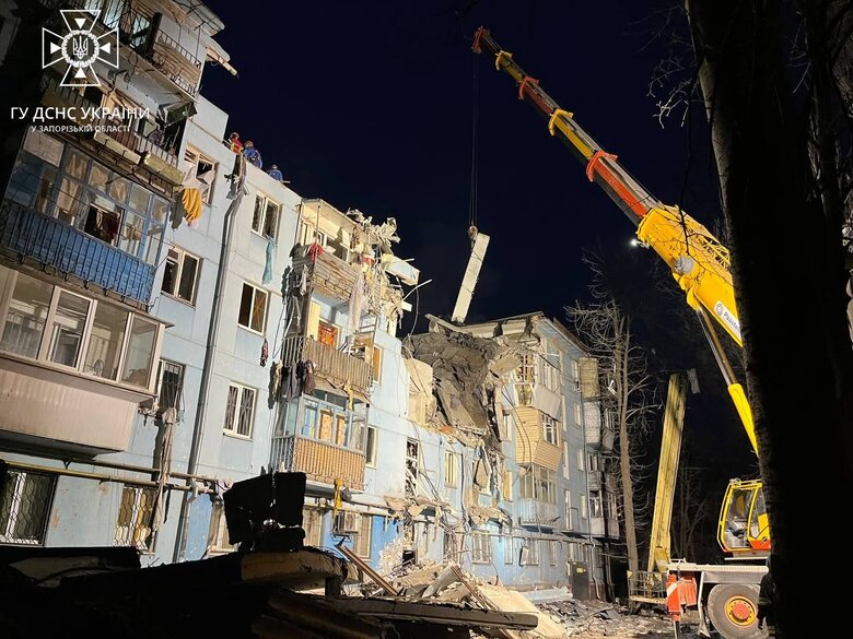 Ракетний удар по будинку в Запоріжжі: кількість жертв зросла до 10 01