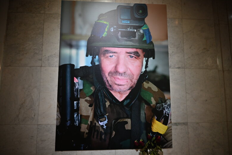 Виставка фотографій добровольця Володимира Миронюка (Джона), який загинув під Курдюмівкою у вересні 2023 року 04