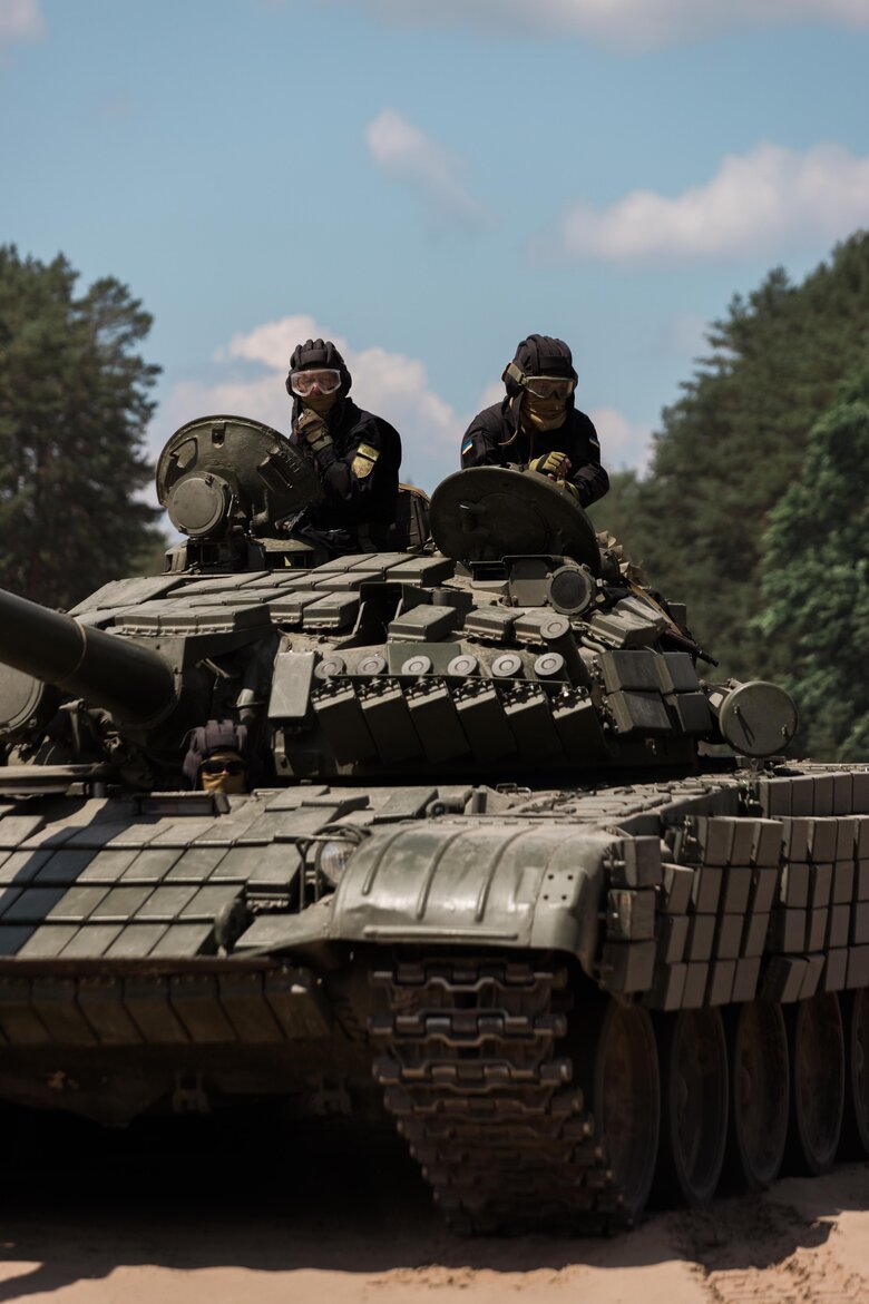 Залужный поблагодарил Польшу и Чехию за переданные Украине танки: Благодаря им боремся с общим многовековым врагом 08