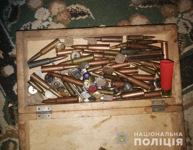 Поліція затримала велику групу наркоторговців на Буковині: вилучено наркотиків на 10 млн грн і зброю 09