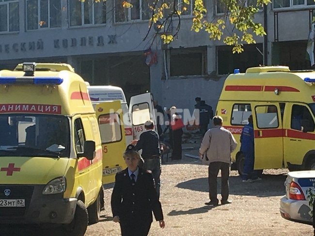 У керченському коледжі пролунав вибух: ЗМІ повідомляють про 50 постраждалих і щонайменше 10 загиблих 02