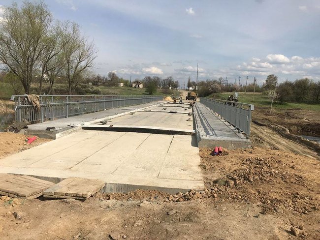 Завершается капитальный ремонт моста в Троицком, находящегося вблизи линии разграничения, - Луганская ОВГА 02