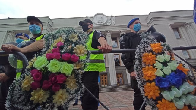 У Києві протестують ФОПи: між мітингувальниками і правоохоронцями відбулися бійки 29