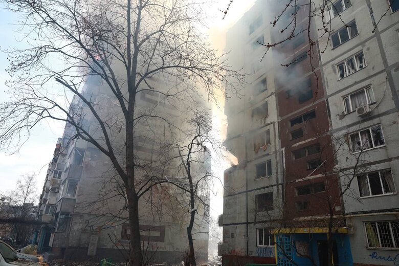 Россияне ударили по многоэтажке в Запорожье двумя ракетами, - ОВА 01