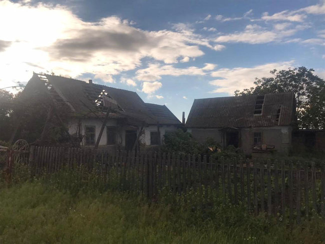 По одному из сел Херсонщины прошел торнадо, повреждены заборы и крыши домов, никто не пострадал, - полиция 05