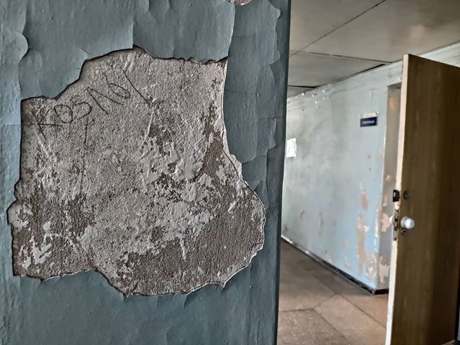 Туши свет: журналіст Реуцький показав лікарню на Луганщині для хворих з коронавірусом 04