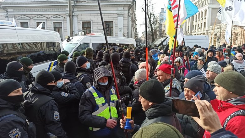 Акція SaveФОП у центрі Києва: мітингувальників відтіснили із Хрещатика, вони прямують під Раду 16