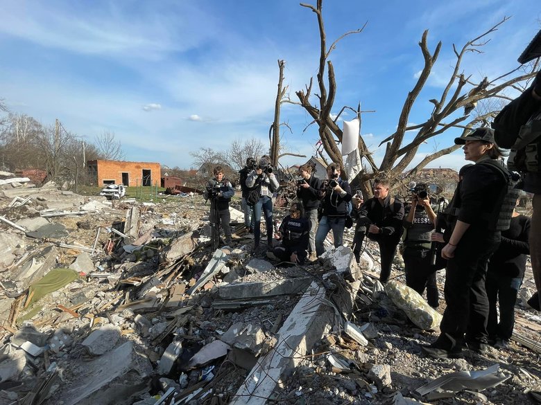 Только из-под завалов двух разбомбленных домов в Бородянке достали 26 тел, - Венедиктова 09