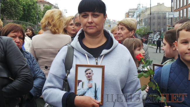 Марш памяти павших защитников Украины прошел в Киеве 16