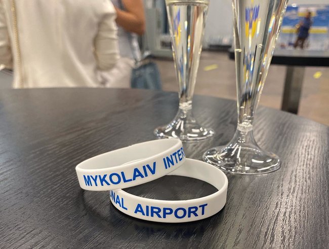 Аэропорт Николаева принял первый за 13 лет регулярный внутренний рейс 04