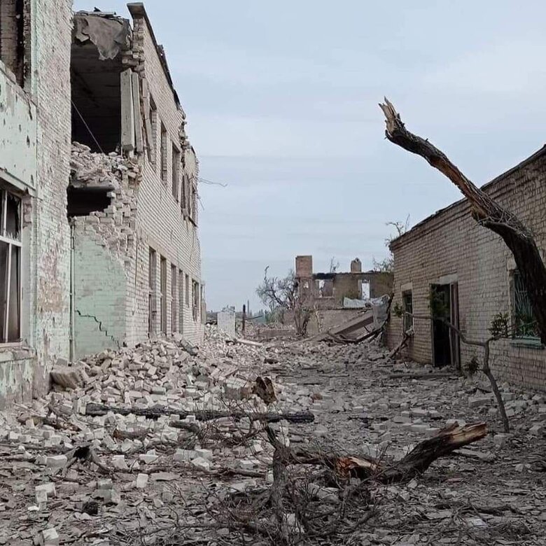 Войска РФ нанесли 11 артиллерийских ударов по Северодонецку, повреждены дома, техникум и цех Азота, - Гайдай 04