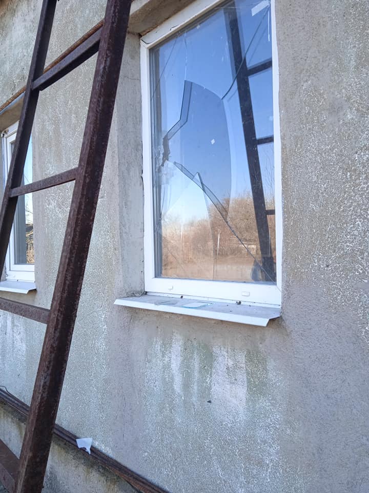 Наемники РФ всю ночь и утро обстреливали Гранитное: повреждены жилые дома и электросети 05