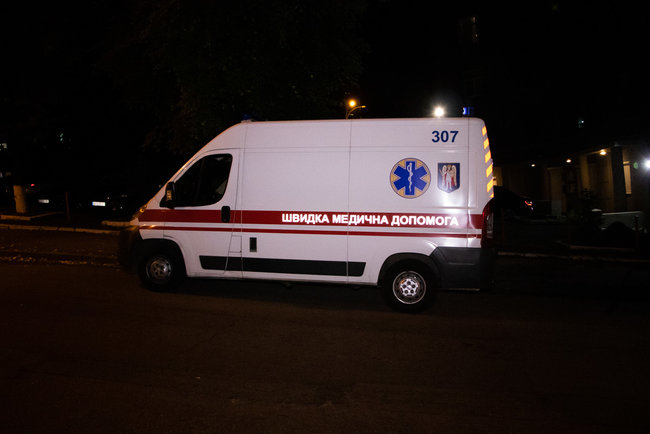 Неизвестные из гранатомета обстреляли здание Мостобуда в центре Киева 08