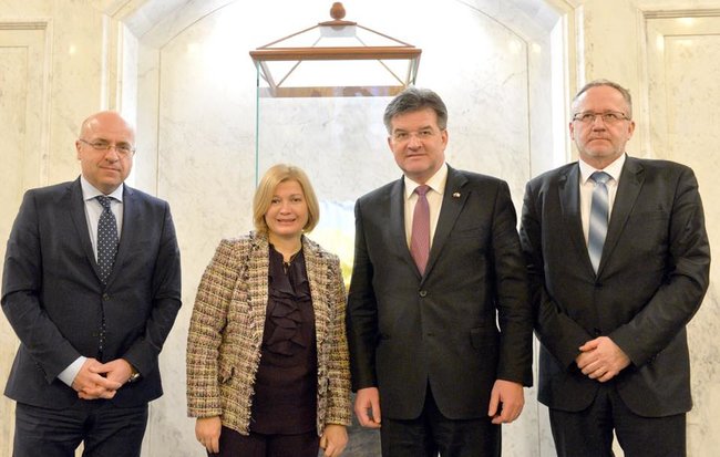 Участники делегации на переговорах относительно Донбасса Марчук и Ирина Геращенко провели встречу с новым председателем ОБСЕ Лайчаком 01