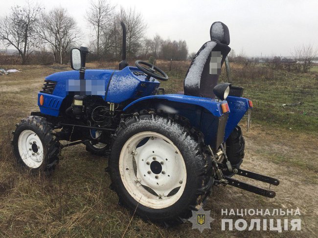 Житель Житомирщини викрав трактор, щоб дістатися на пянку в сусіднє село 02