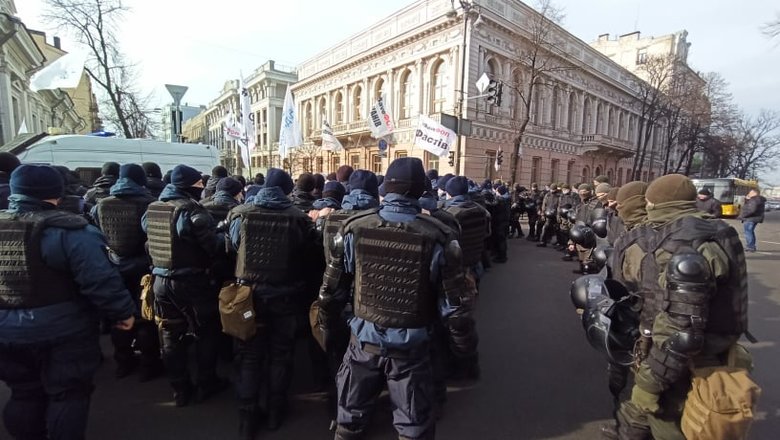 Акція SaveФОП у центрі Києва: мітингувальників відтіснили із Хрещатика, вони прямують під Раду 04