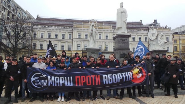 Марш против абортов прошел в центре Киева 02