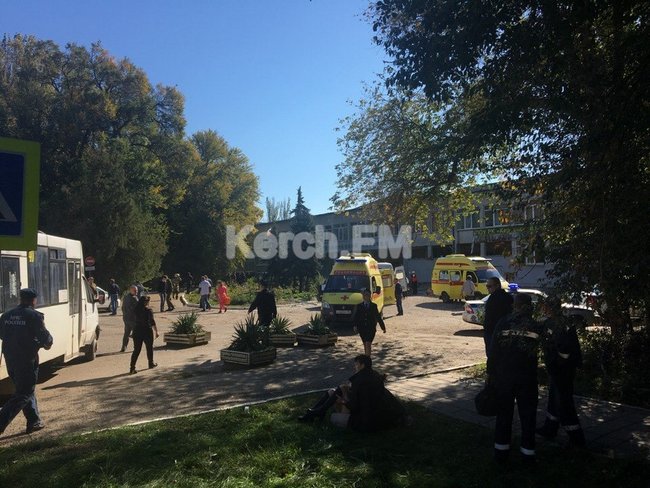У керченському коледжі пролунав вибух: ЗМІ повідомляють про 50 постраждалих і щонайменше 10 загиблих 03