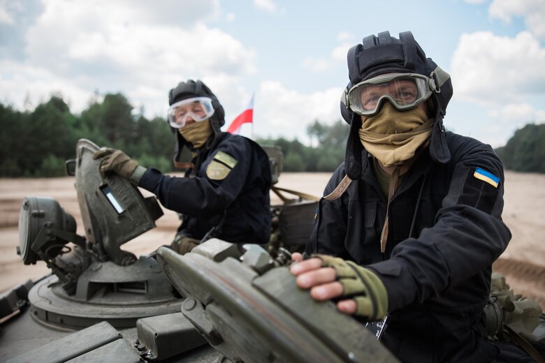 Залужный поблагодарил Польшу и Чехию за переданные Украине танки: Благодаря им боремся с общим многовековым врагом 10