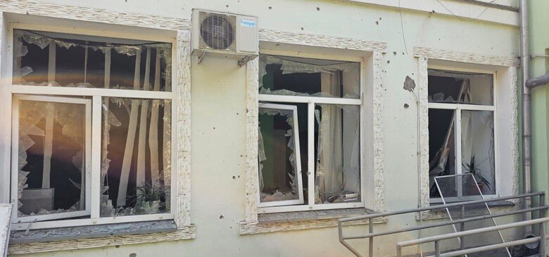 Армія РФ обстріляла херсонську лікарню 07
