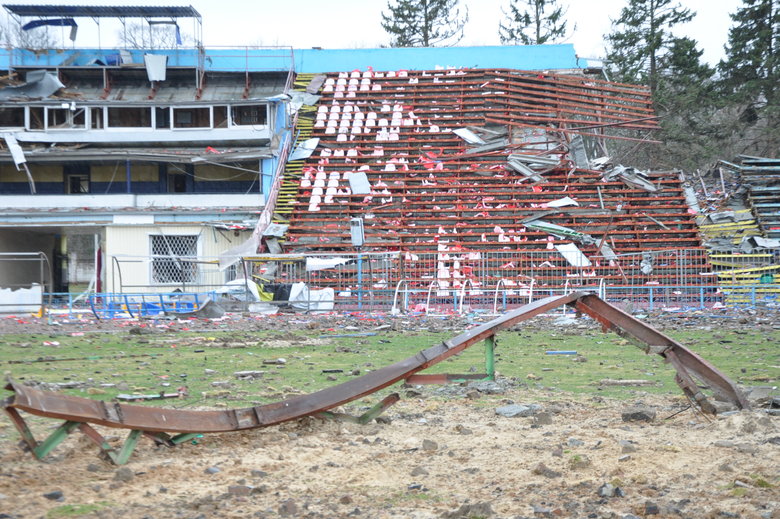 Несколькометровые воронки и разрушенные дома: последствия обстрела Чернигова российскими оккупантами 23