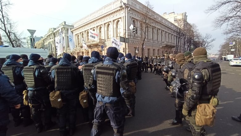 Акція SaveФОП у центрі Києва: мітингувальників відтіснили із Хрещатика, вони прямують під Раду 05