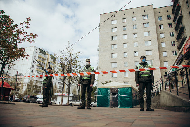 Нацгвардия охраняет общежитие в Вишневом, где зафиксирована вспышка COVID-19 02