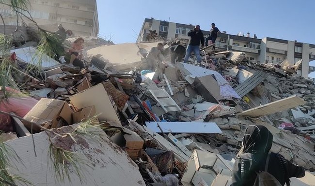 Сильний землетрус у Туреччині та Греції: в Ізмірі зруйновані будинки, по місту вдарило цунамі 06