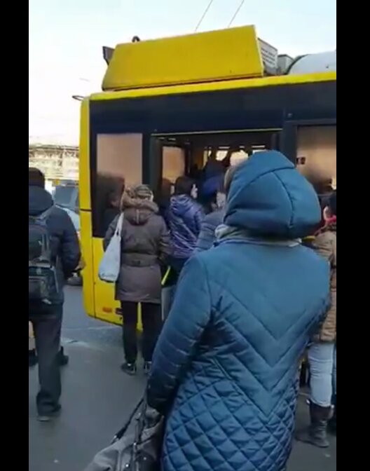 Страшная давка в киевском транспорте во время эпидемии 05