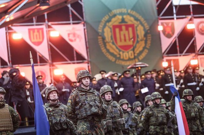 Украинские десантники приняли участи в параде в честь 100-летия восстановления Вооруженных Сил Литвы 10