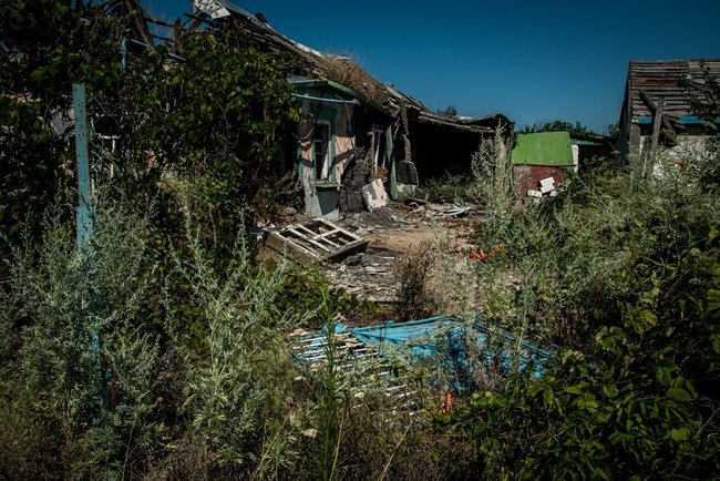 Заросшие руины, сожженный транспорт и заминированный пляж: село-призрак Широкино на 6-й год российско-украинской войны 10