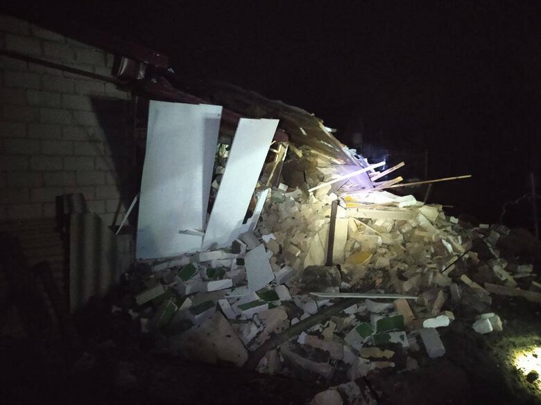 Наслідки нічного обстрілу Запоріжжя: пошкоджень та руйнувань зазнали будинки одного з приватних секторів міста 09