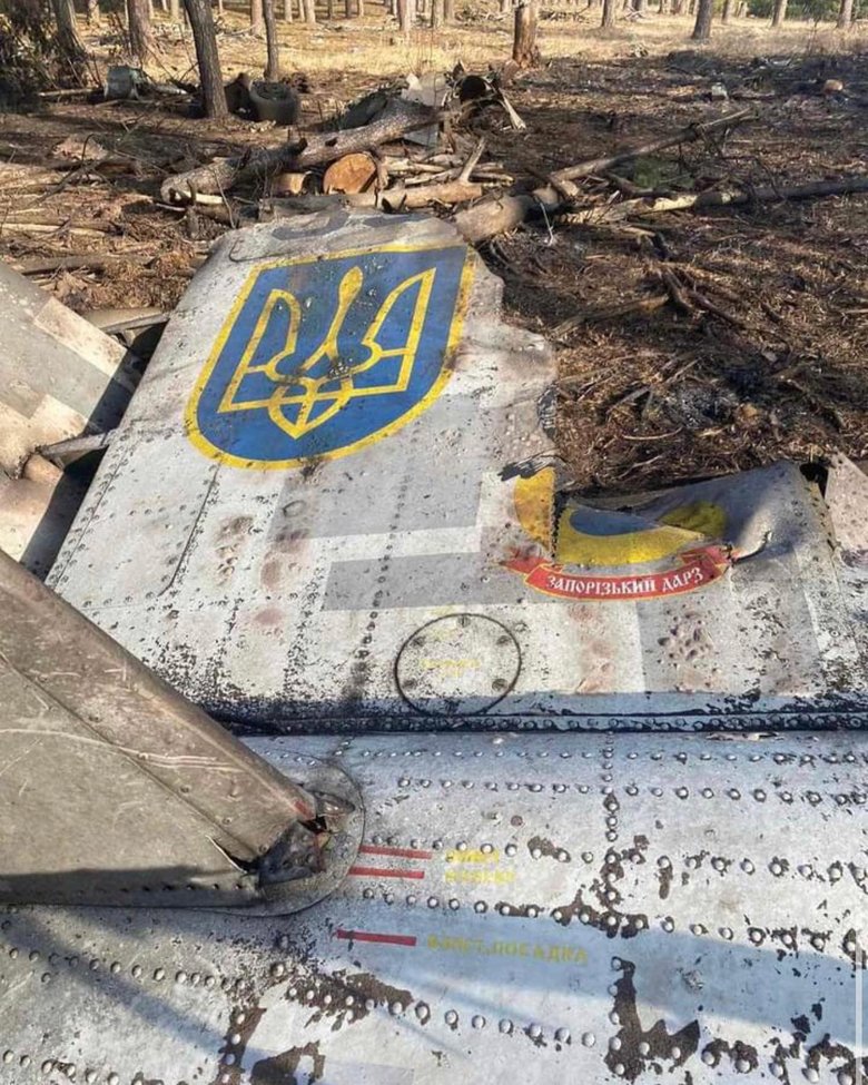 Пілот ЗСУ Матуляк зміг відвести падаючий літак від населеного пункту, чим врятував життя сотень людей на Київщині 05