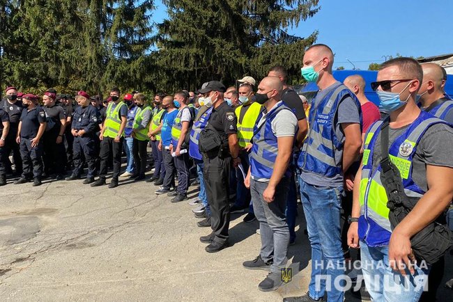 Более 560 полицейских со всей Украины прибыли в Умань для обеспечения безопасности 07