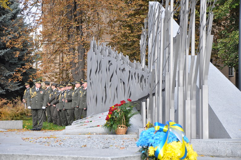 В Киеве почтили память погибших за свободу и независимость Украины 23