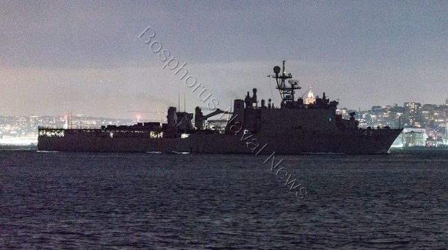 Десантный корабль с морпехами США вошел в Черное море 01