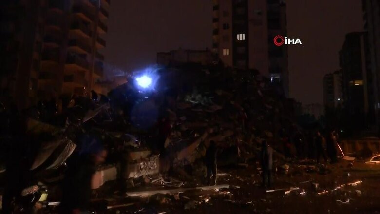 У Туреччині стався сильний землетрус, загинули понад 900 осіб 09