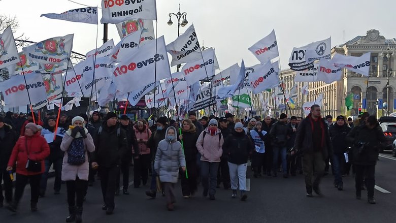 Акція SaveФОП у центрі Києва: мітингувальників відтіснили із Хрещатика, вони прямують під Раду 47